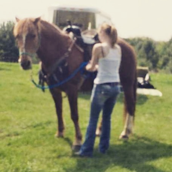 Meet your Posher, Alannis - Picture 2 of 2